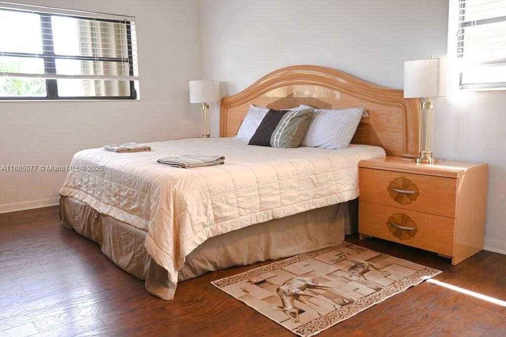 Small Image of 1104 WASHINGTON ST, Hollywood Number 10