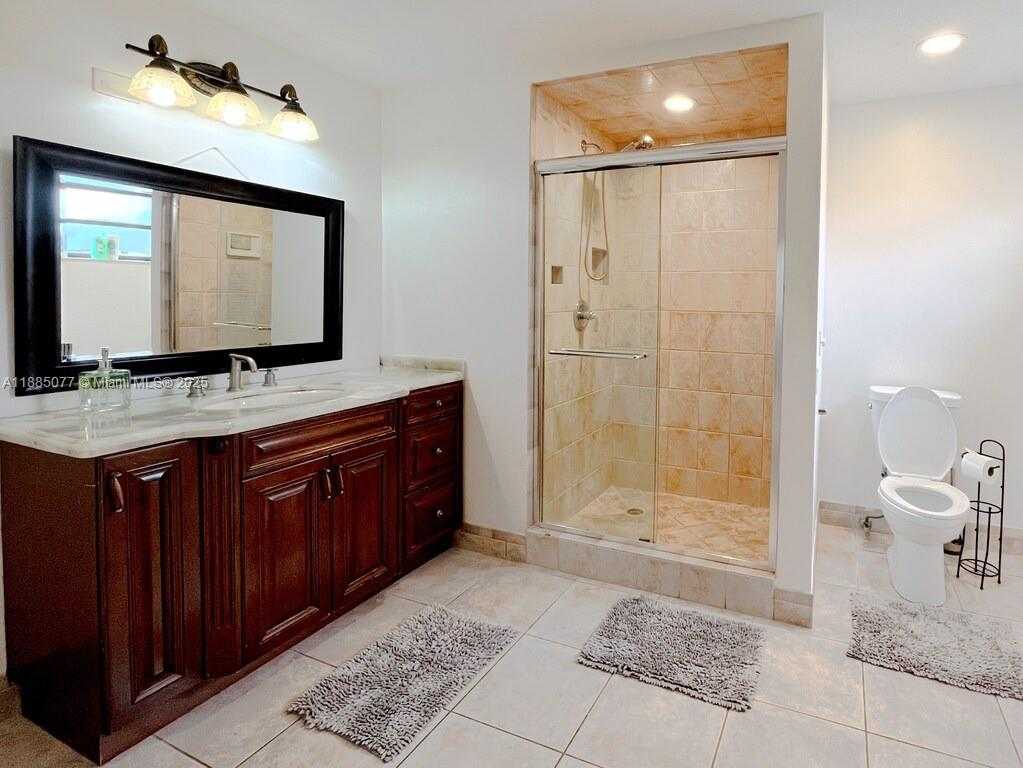 Small Image of 1104 WASHINGTON ST, Hollywood Number 4