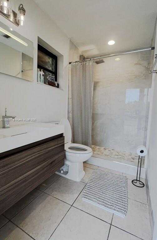Small Image of 1104 WASHINGTON ST, Hollywood Number 5
