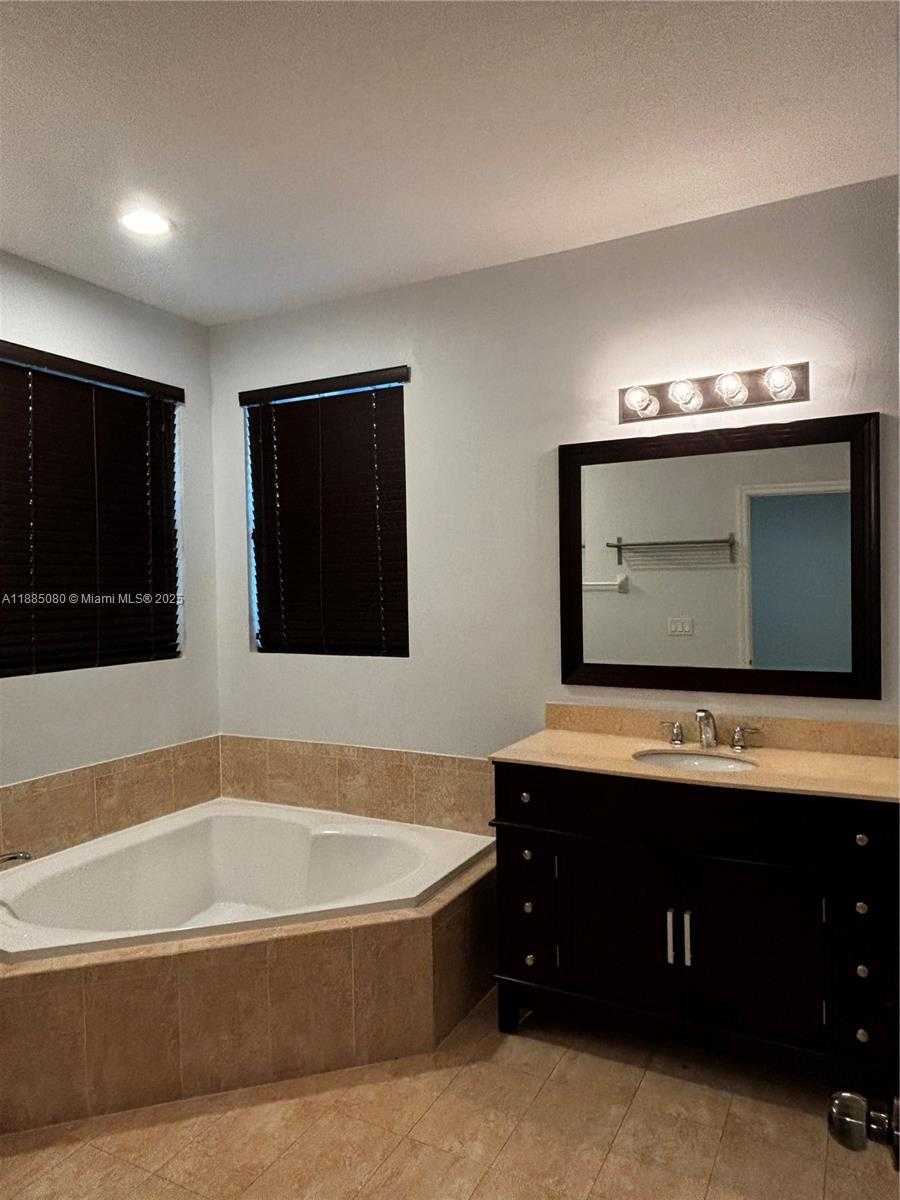 Small Image of 9780 NORTH WEST 8TH TER, Miami Number 11