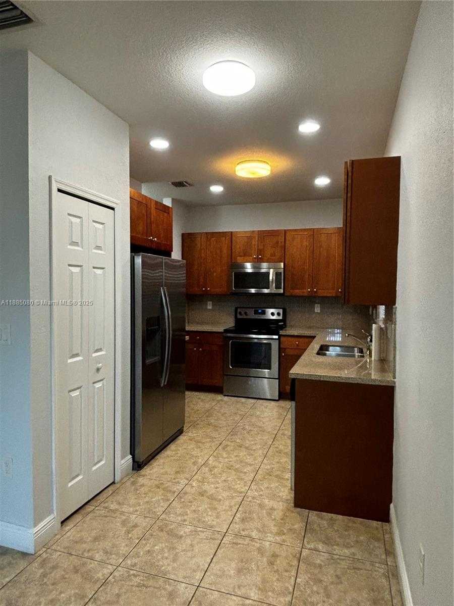 Small Image of 9780 NORTH WEST 8TH TER, Miami Number 7
