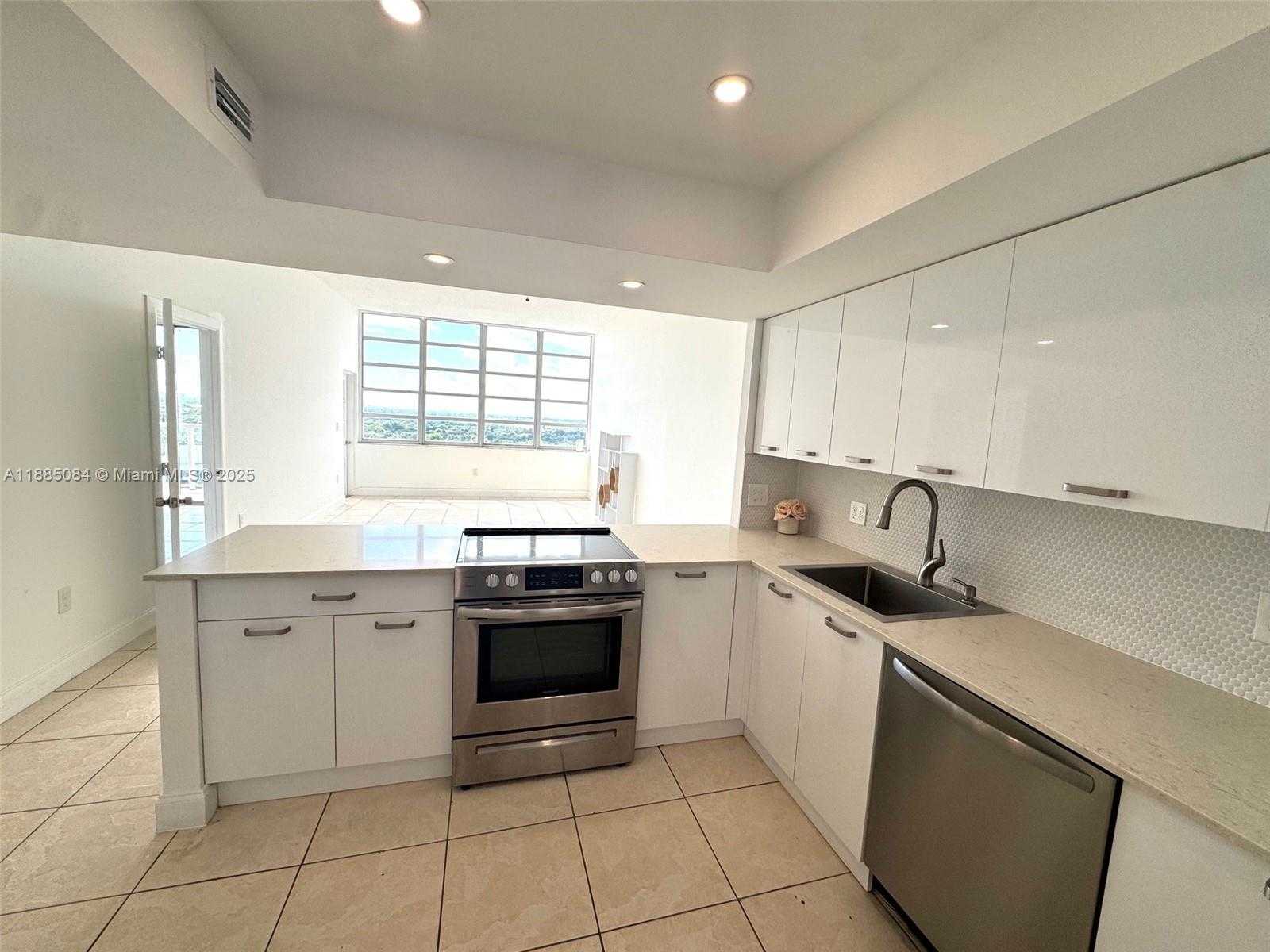 Small Image of 1351 NORTH EAST MIAMI GARDENS DR #1711E, Miami Number 3