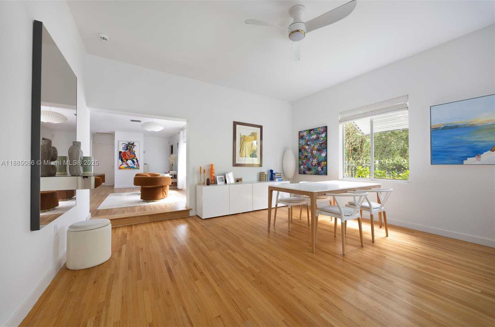 Small Image of 3894 MAIN HWY, Miami Number 14