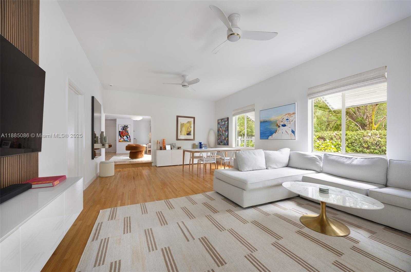 Small Image of 3894 MAIN HWY, Miami Number 15