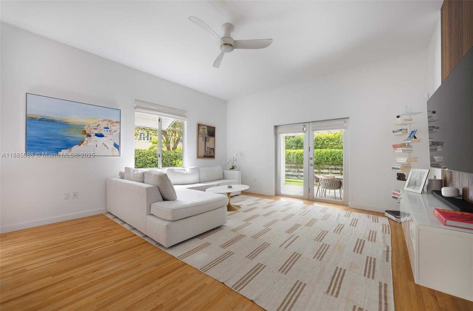 Small Image of 3894 MAIN HWY, Miami Number 18