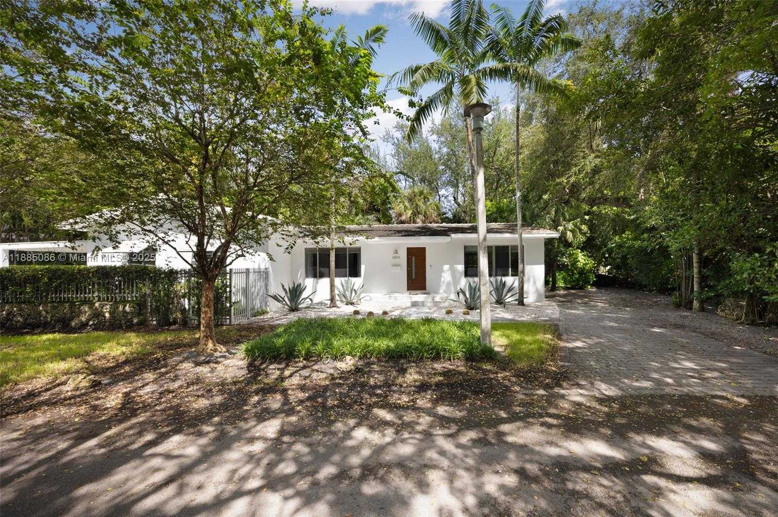 Small Image of 3894 MAIN HWY, Miami Number 3