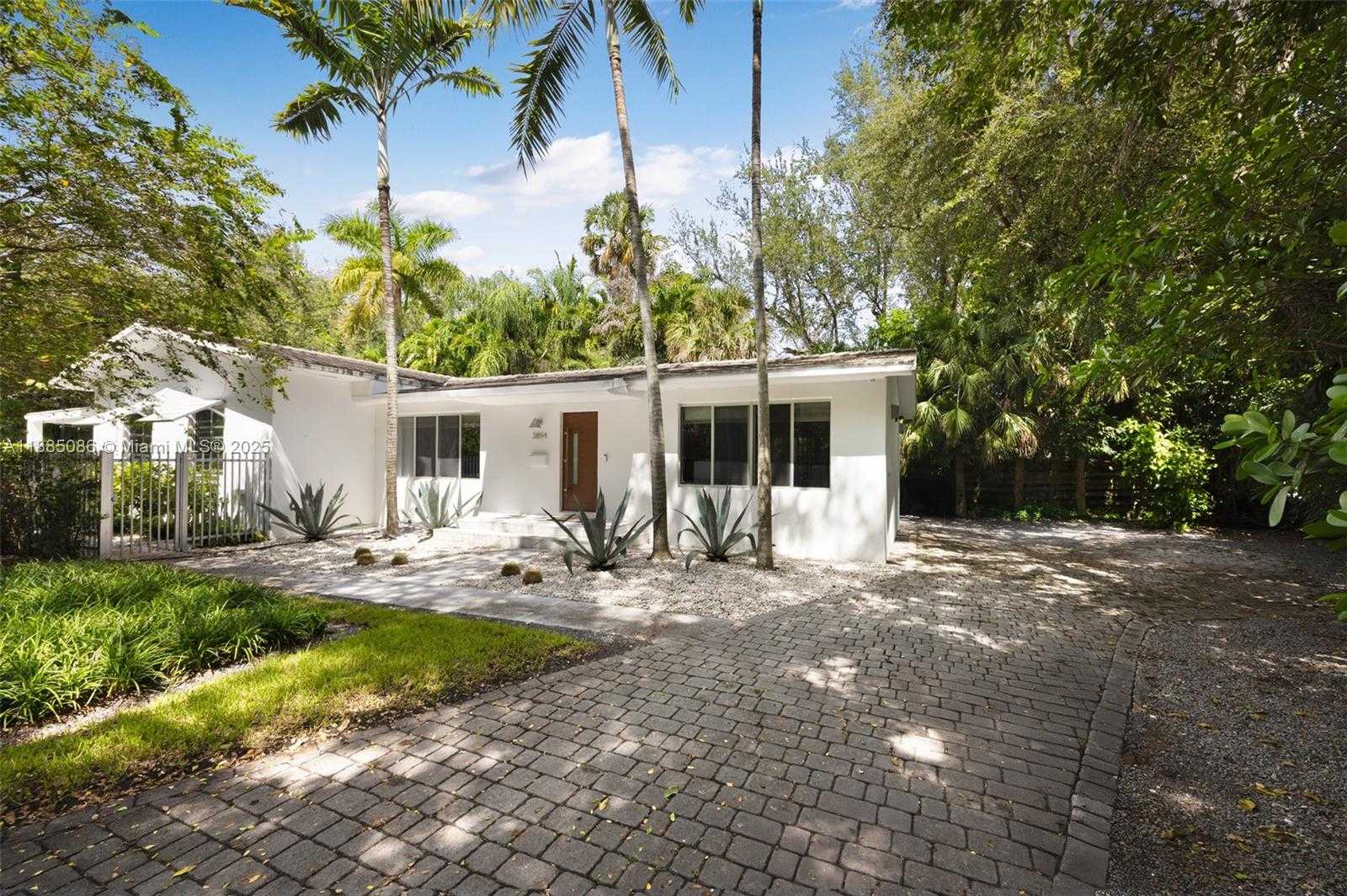 Small Image of 3894 MAIN HWY, Miami Number 4
