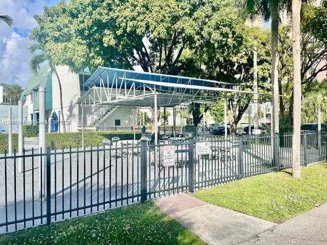 Small Image of 17560 ATLANTIC BLVD #214, Sunny Isles Beach Number 32