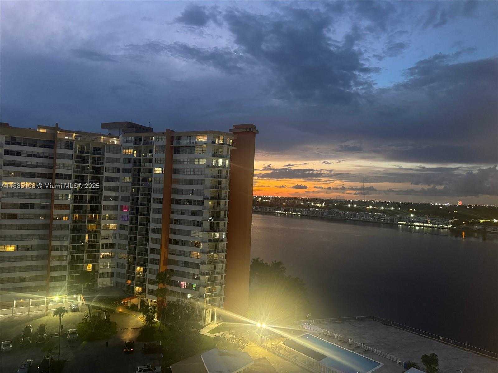 Small Image of 1351 NORTH EAST MIAMI GARDENS DR #1201E, Miami Number 3