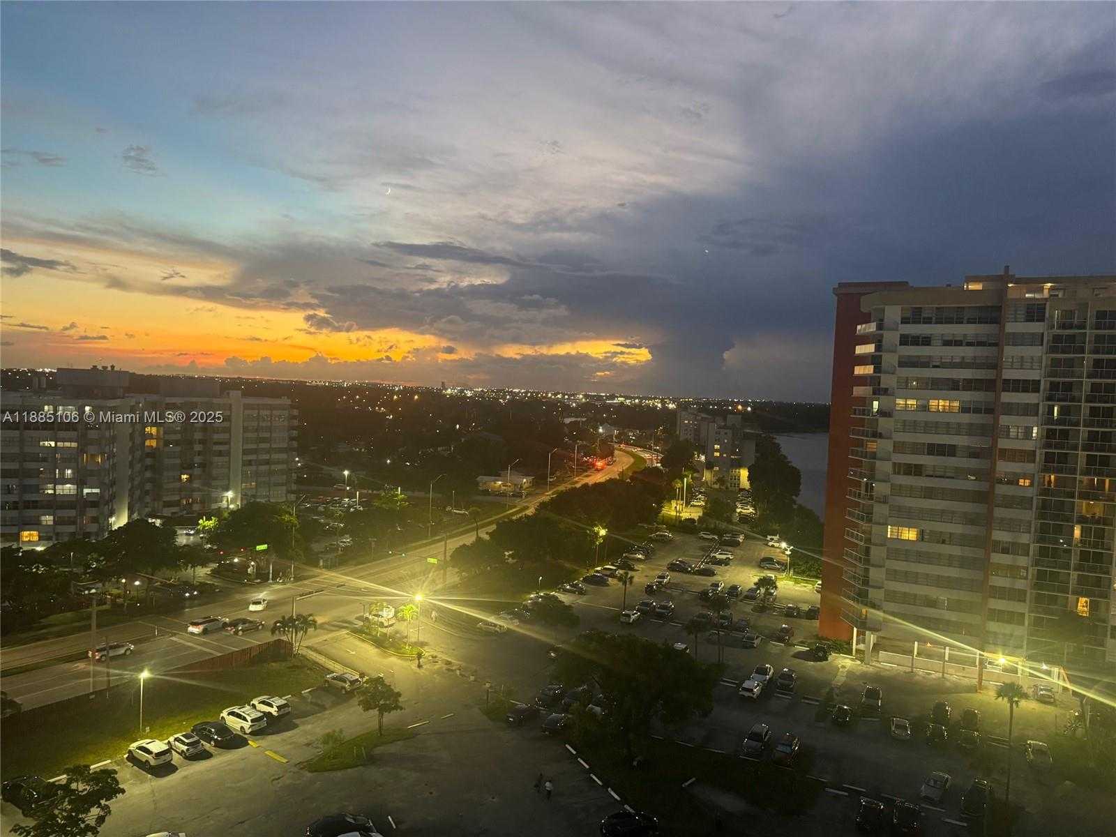 Small Image of 1351 NORTH EAST MIAMI GARDENS DR #1201E, Miami Number 4