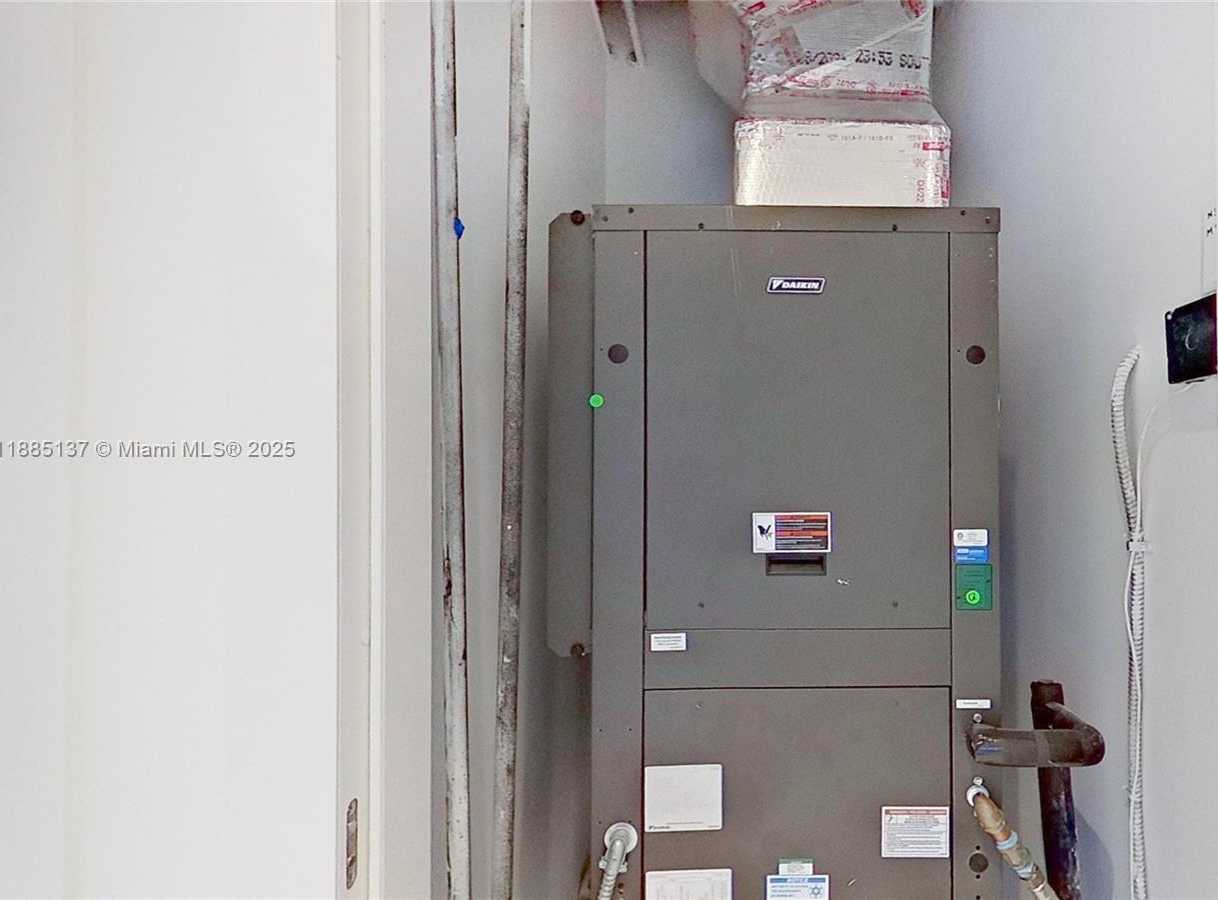 Small Image of 300 BISCAYNE BOULEVARD WAY #506, Miami Number 12