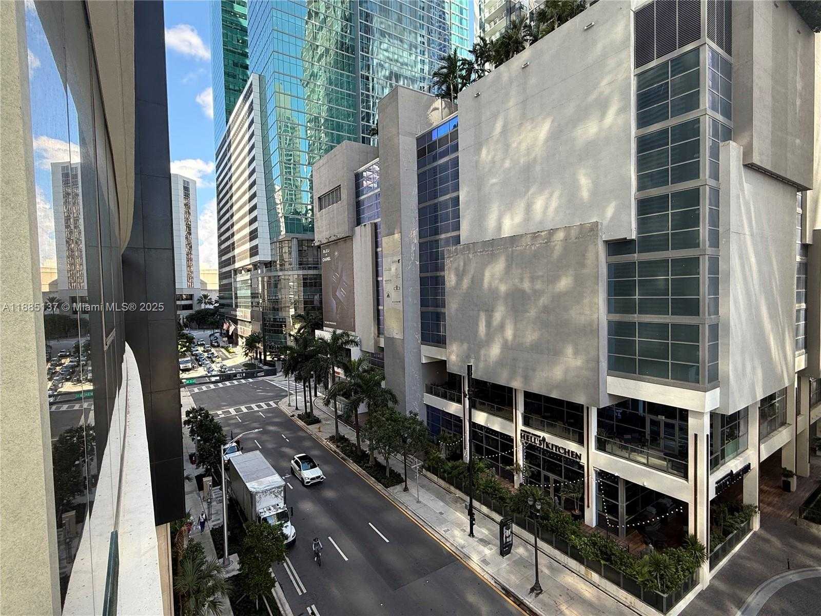 Small Image of 300 BISCAYNE BOULEVARD WAY #506, Miami Number 6