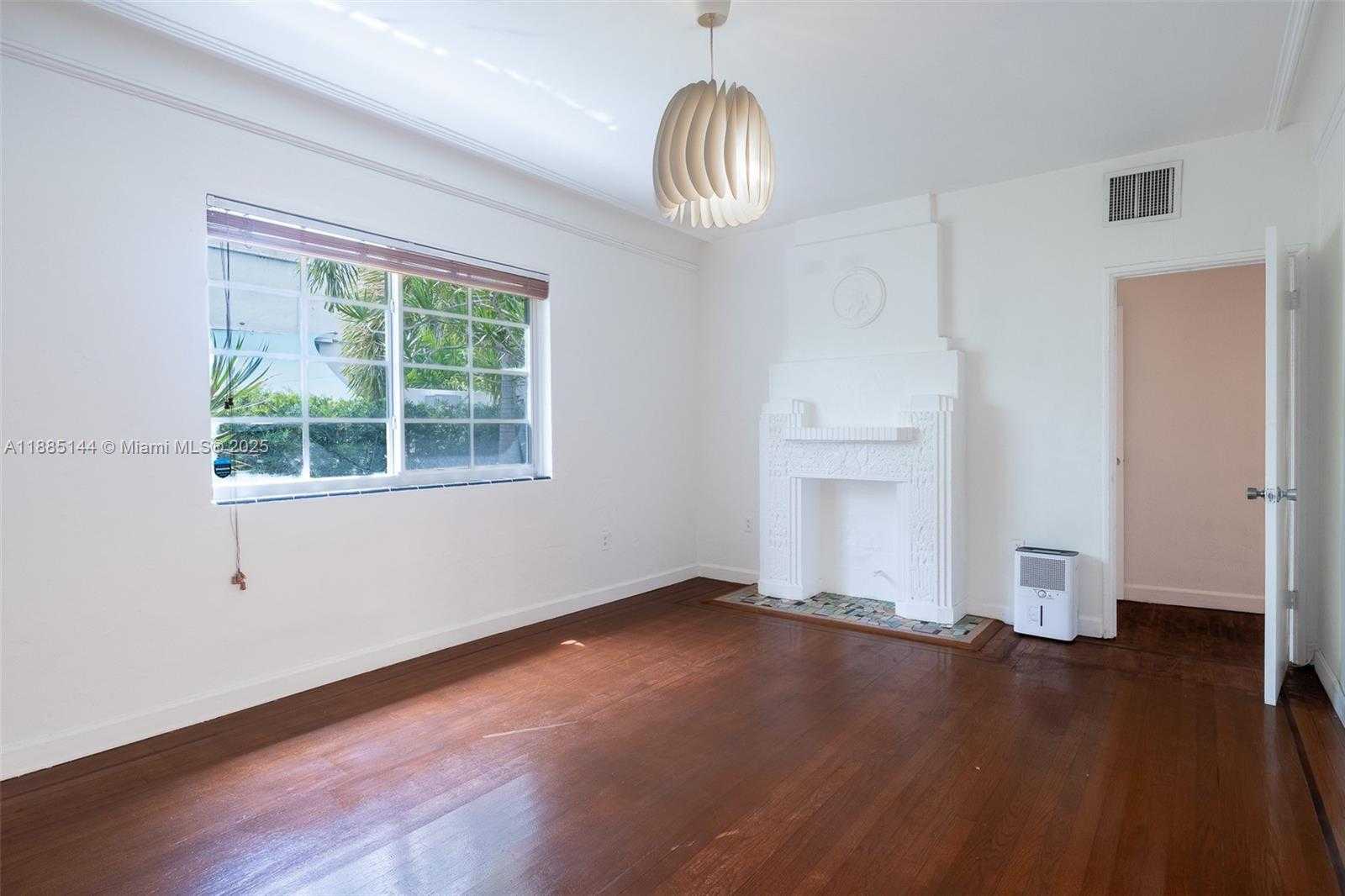 Small Image of 1610 PENNSYLVANIA AVE #2, Miami Beach Number 2