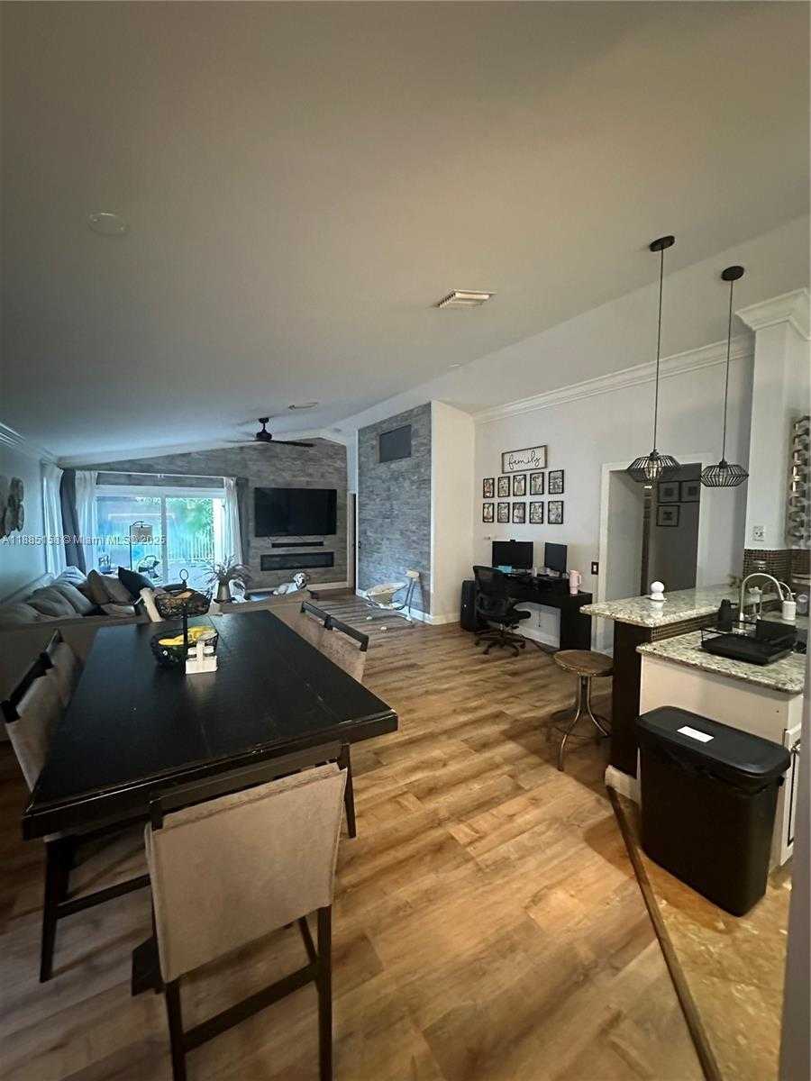Small Image of 4314 MAHOGANY RIDGE DR, Weston Number 2