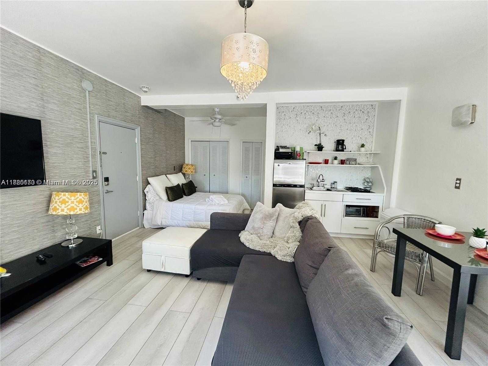Small Image of 3710 COLLINS AVE #N-200, Miami Beach Number 6