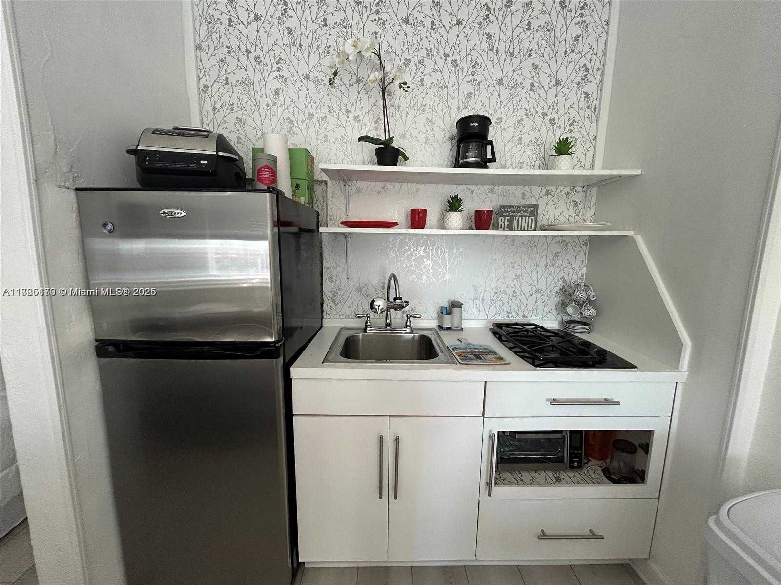 Small Image of 3710 COLLINS AVE #N-200, Miami Beach Number 7