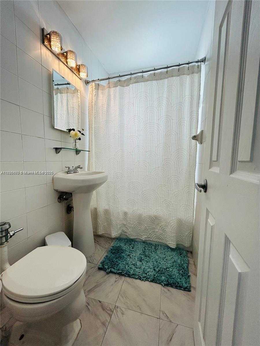 Small Image of 3710 COLLINS AVE #N-200, Miami Beach Number 8