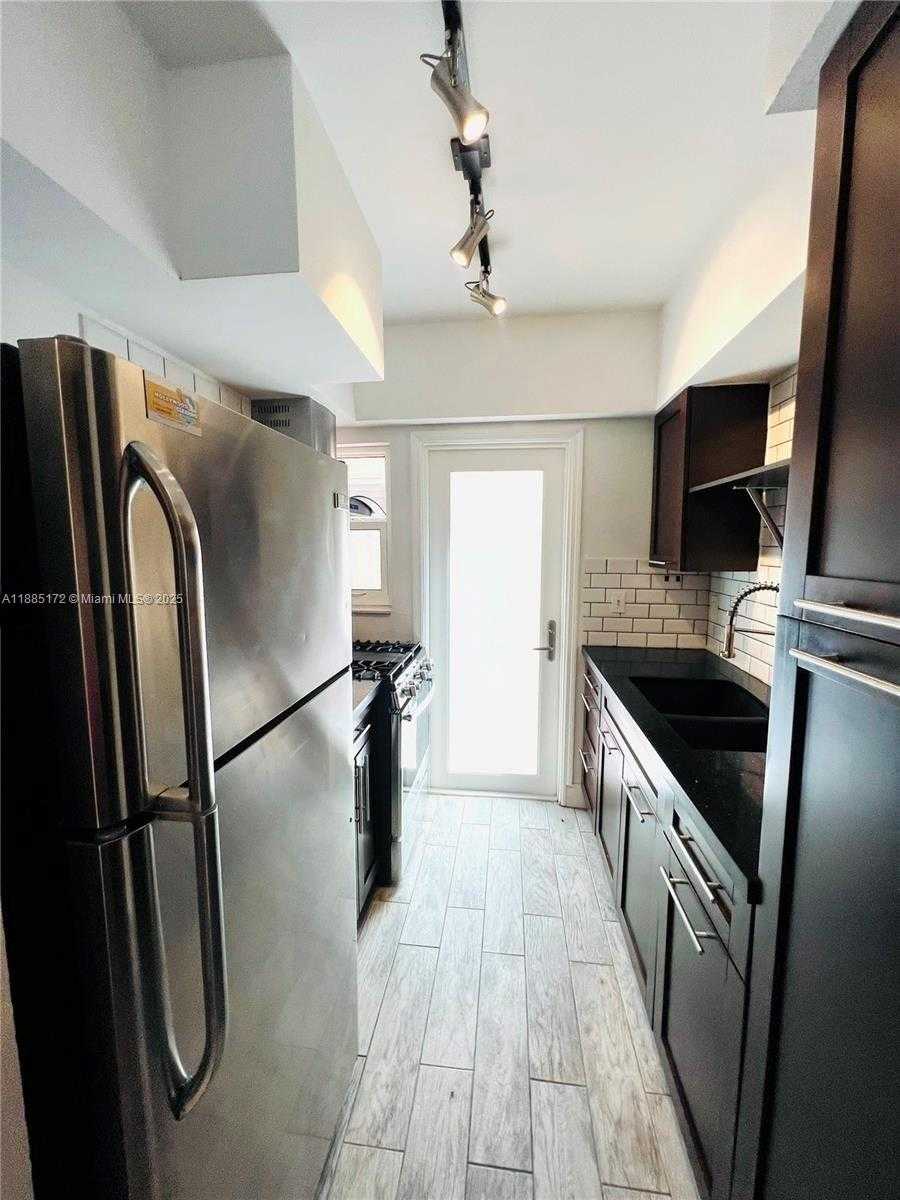 Small Image of 644 MERIDIAN AVE #6, Miami Beach Number 7