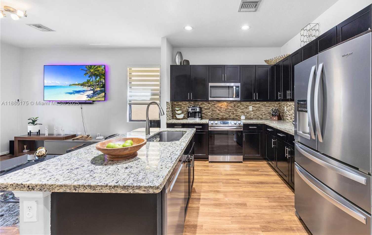 Small Image of 639 NORTH EAST 193RD ST, Miami Number 10