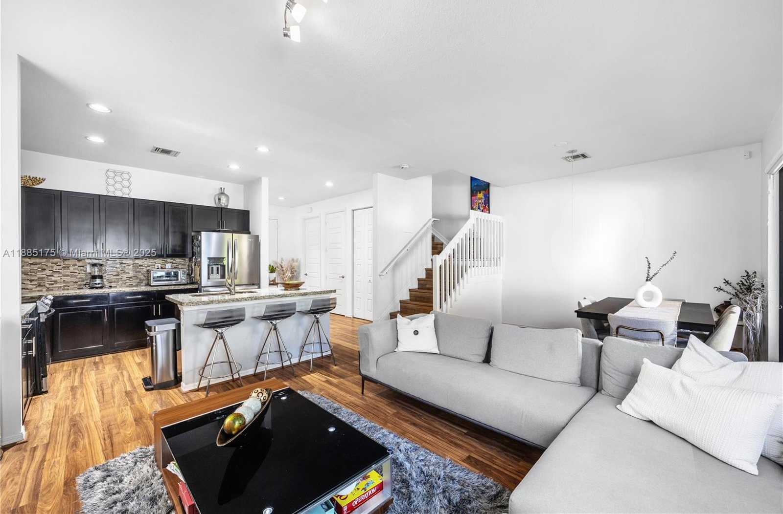 Small Image of 639 NORTH EAST 193RD ST, Miami Number 12