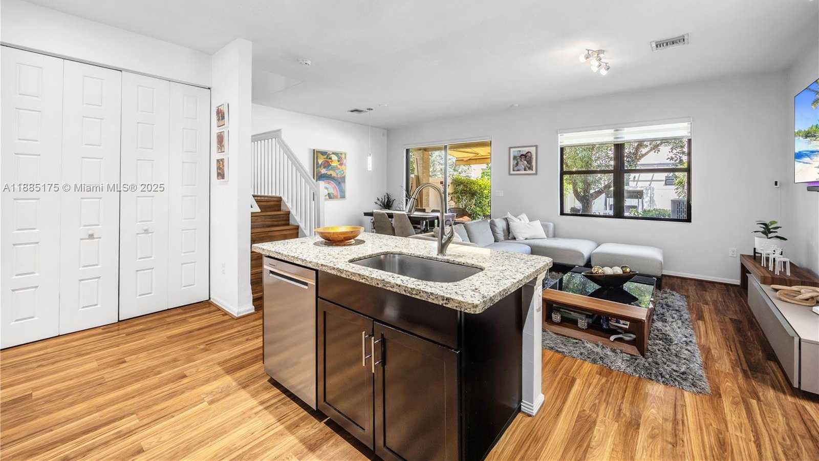 Small Image of 639 NORTH EAST 193RD ST, Miami Number 13
