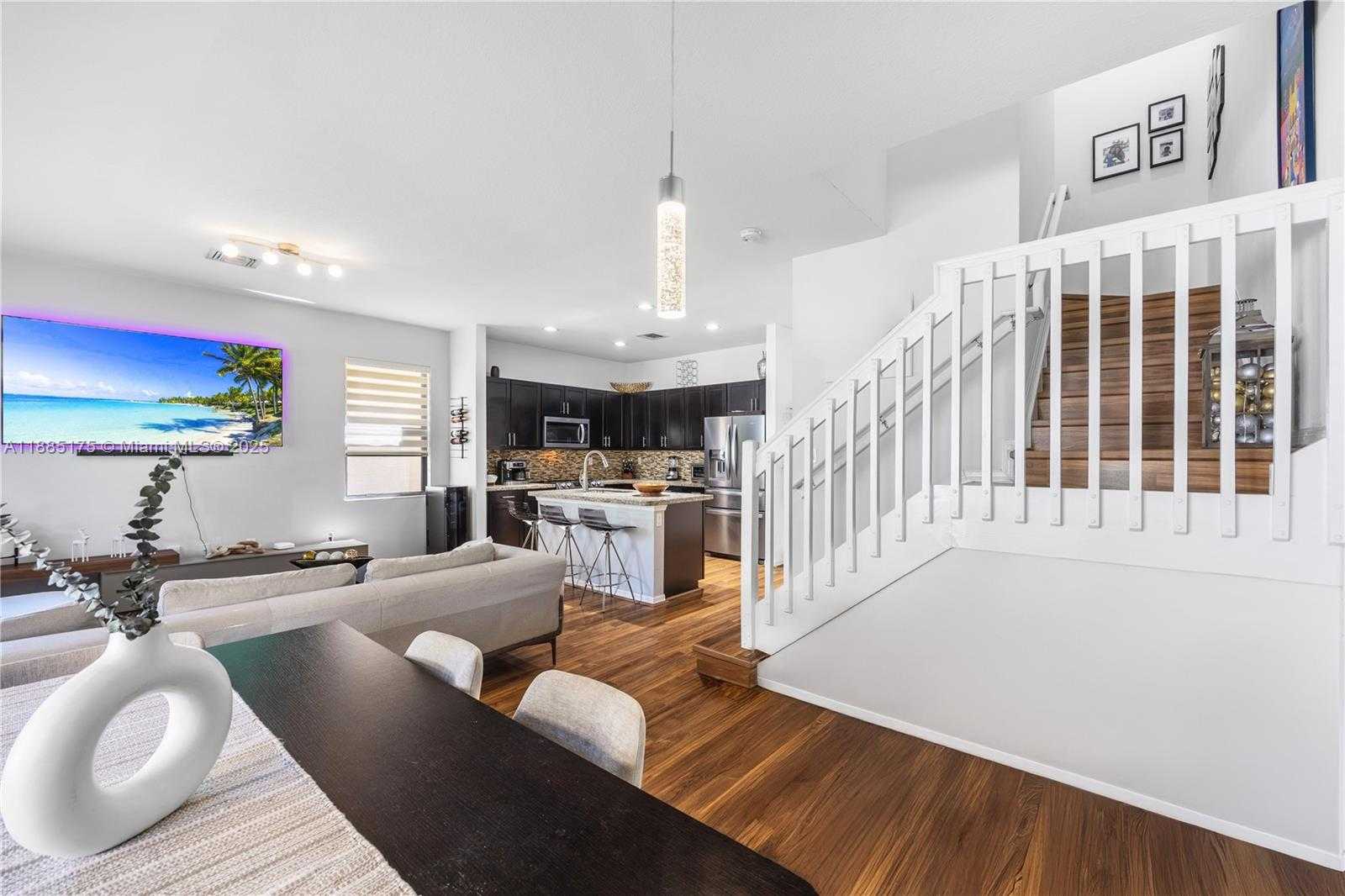 Small Image of 639 NORTH EAST 193RD ST, Miami Number 15