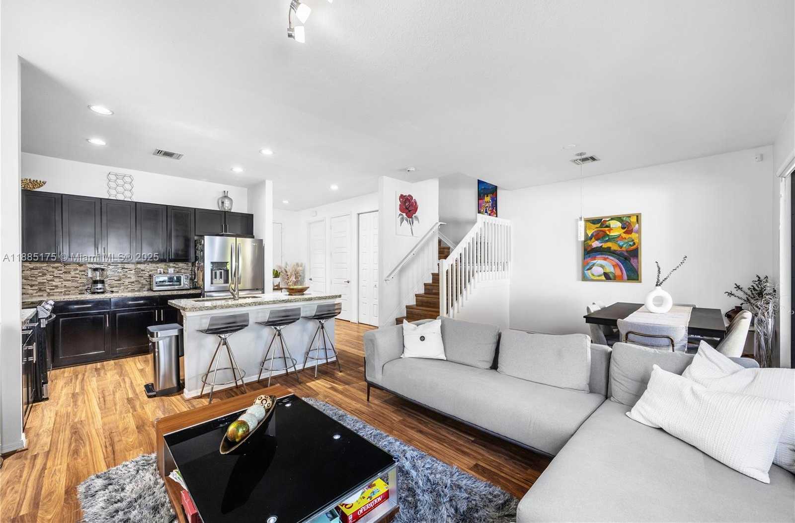 Small Image of 639 NORTH EAST 193RD ST, Miami Number 16