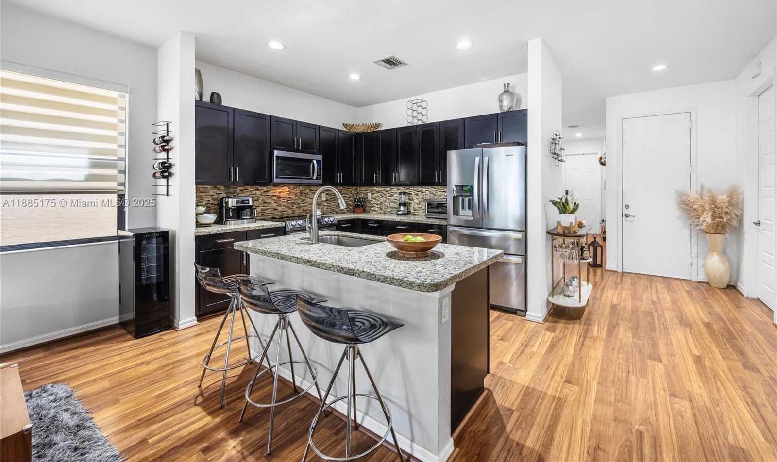 Small Image of 639 NORTH EAST 193RD ST, Miami Number 17