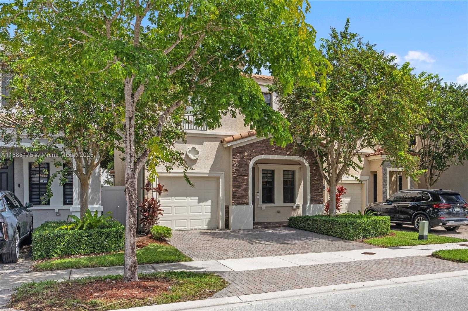Small Image of 639 NORTH EAST 193RD ST, Miami Number 2
