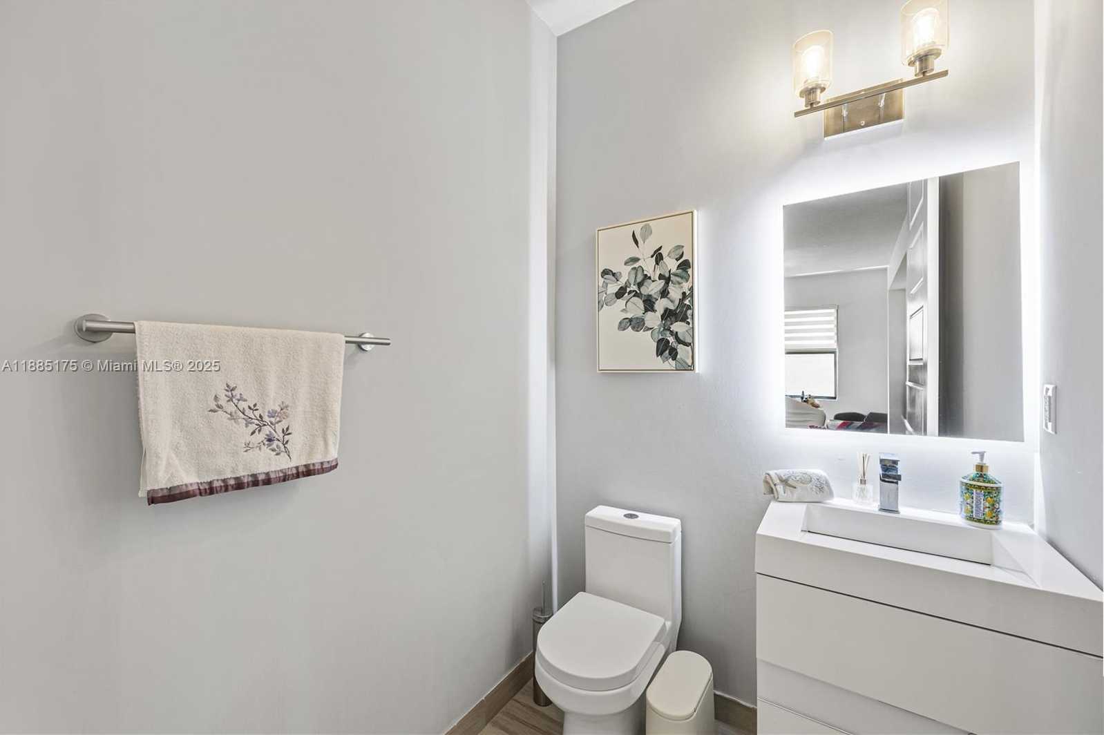 Small Image of 639 NORTH EAST 193RD ST, Miami Number 20