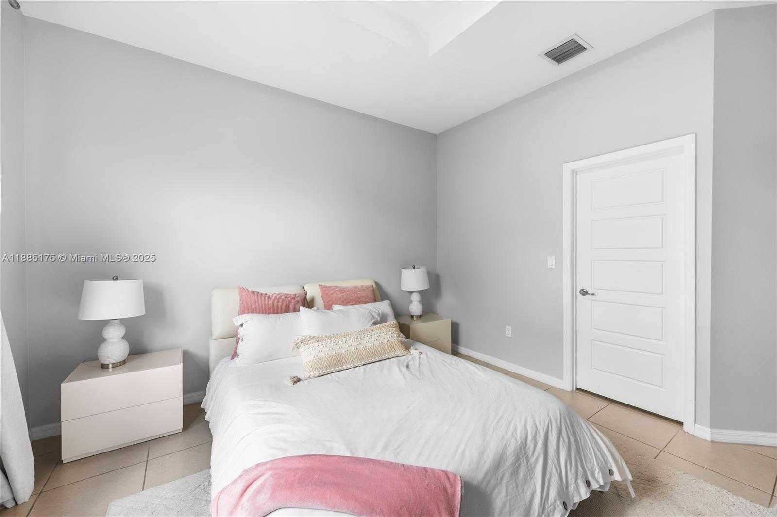 Small Image of 639 NORTH EAST 193RD ST, Miami Number 22