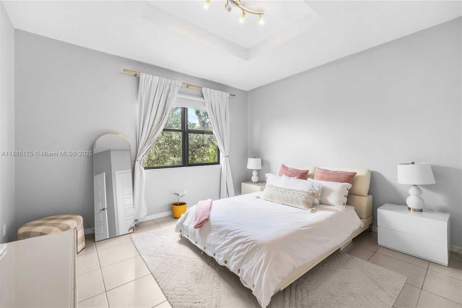 Small Image of 639 NORTH EAST 193RD ST, Miami Number 23