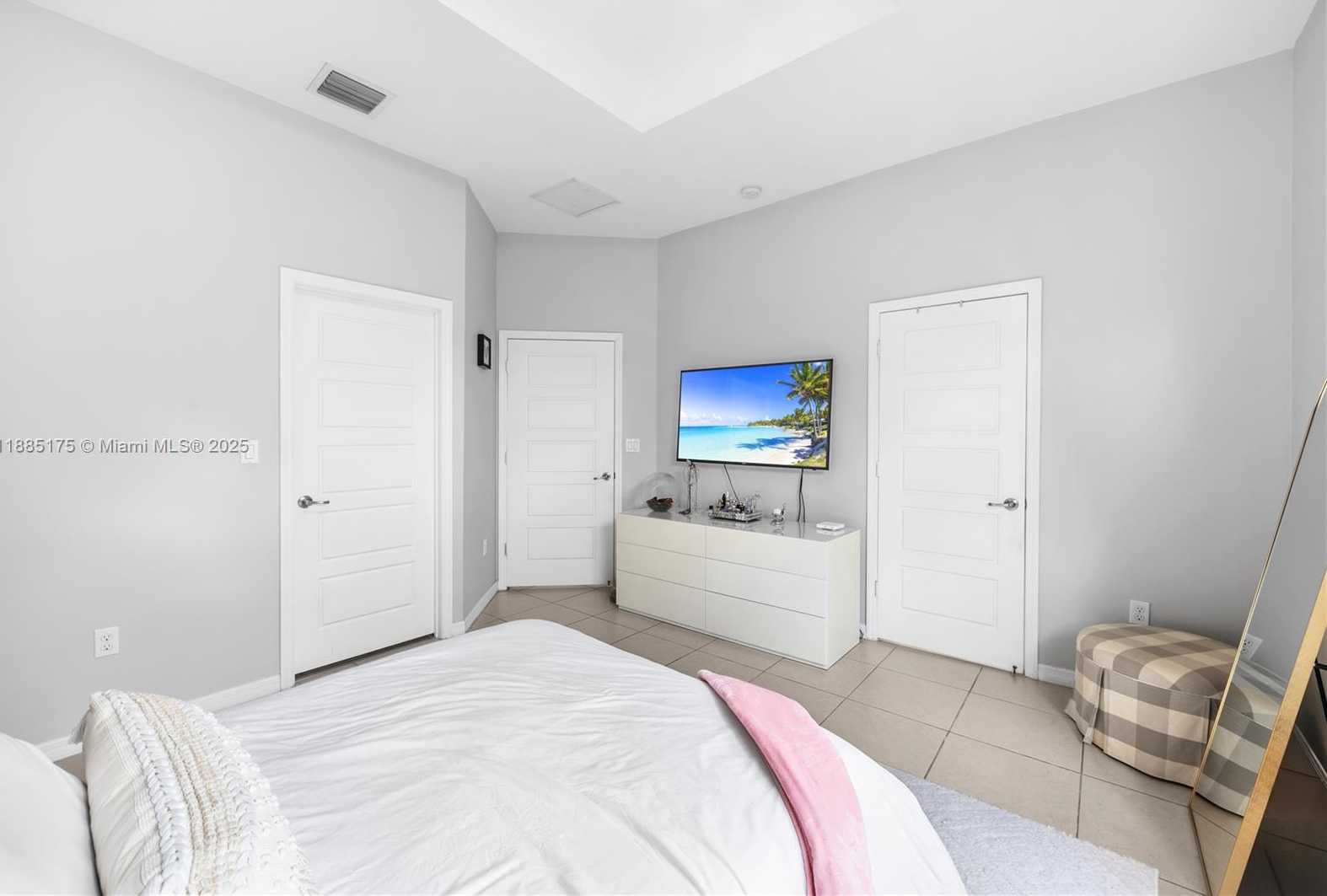 Small Image of 639 NORTH EAST 193RD ST, Miami Number 24