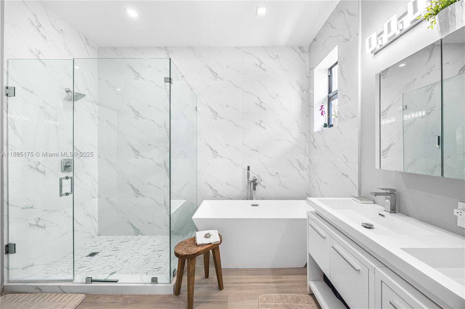 Small Image of 639 NORTH EAST 193RD ST, Miami Number 25