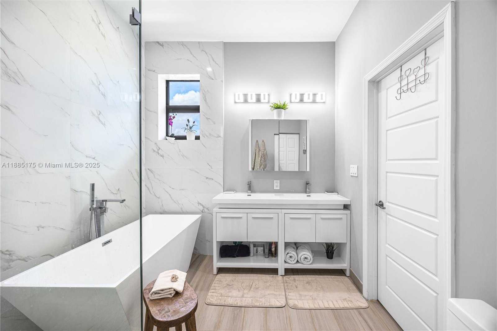 Small Image of 639 NORTH EAST 193RD ST, Miami Number 27