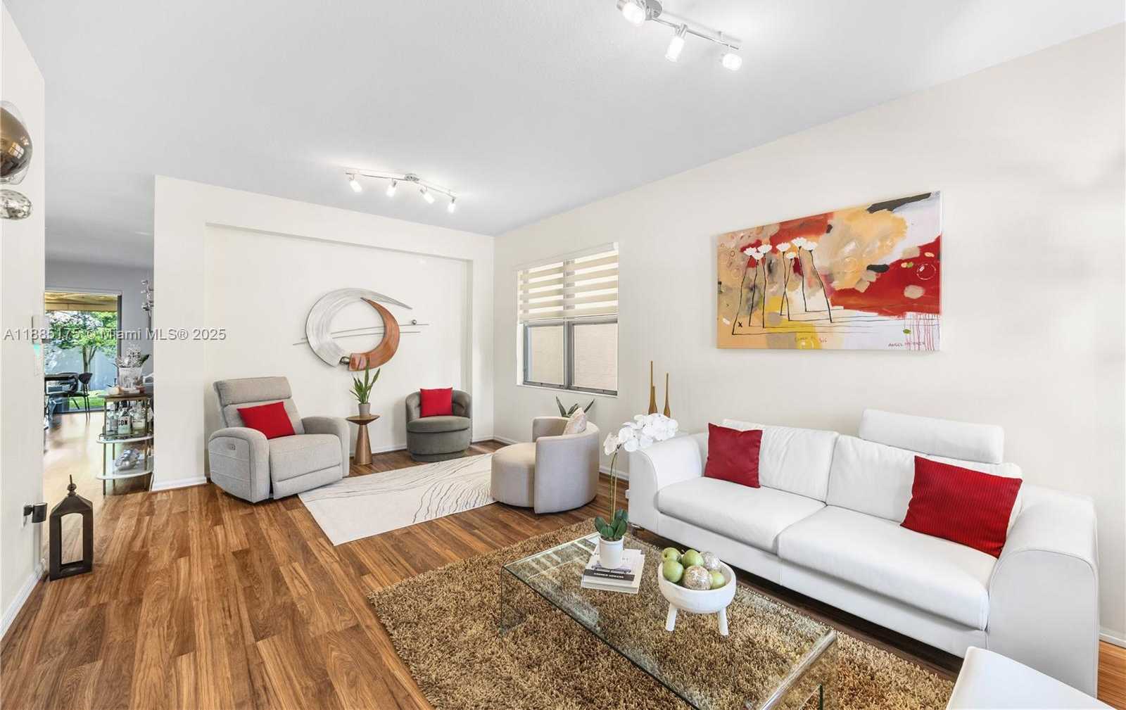 Small Image of 639 NORTH EAST 193RD ST, Miami Number 3