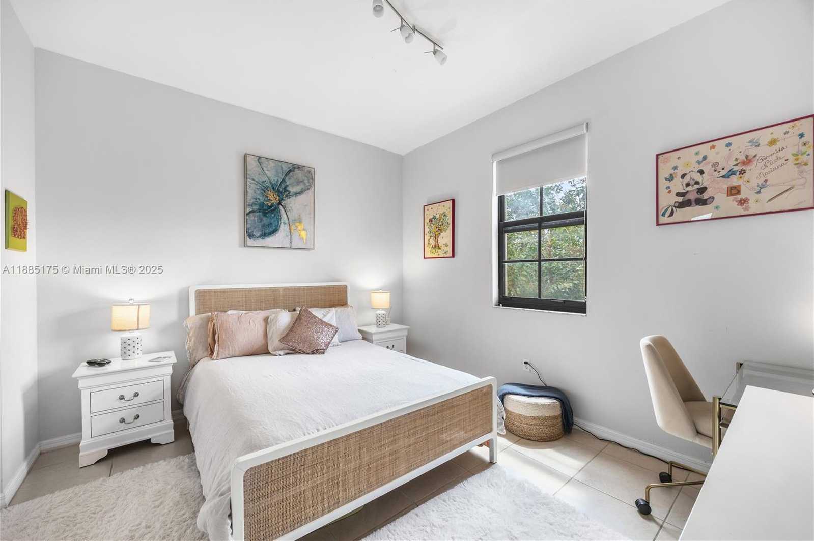 Small Image of 639 NORTH EAST 193RD ST, Miami Number 30