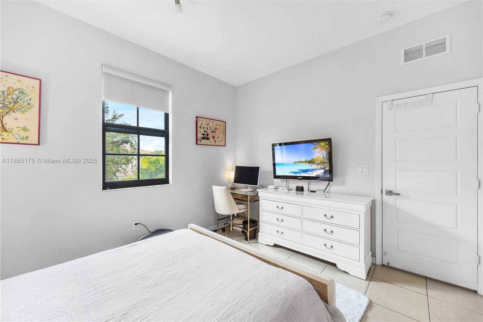 Small Image of 639 NORTH EAST 193RD ST, Miami Number 31