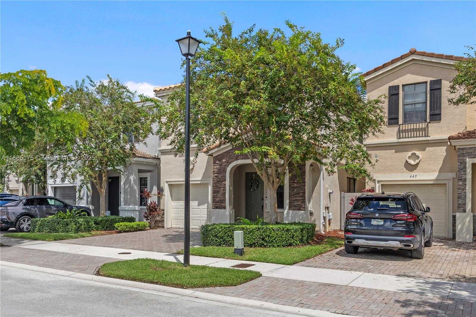 Small Image of 639 NORTH EAST 193RD ST, Miami Number 37