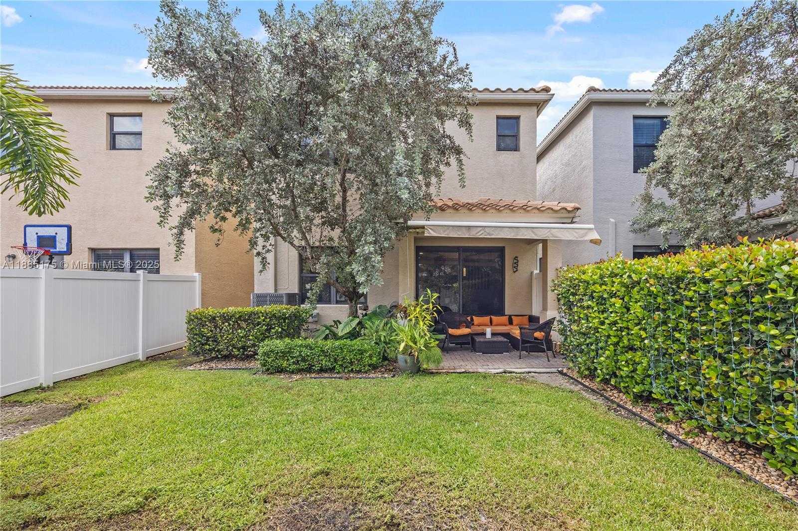 Small Image of 639 NORTH EAST 193RD ST, Miami Number 38