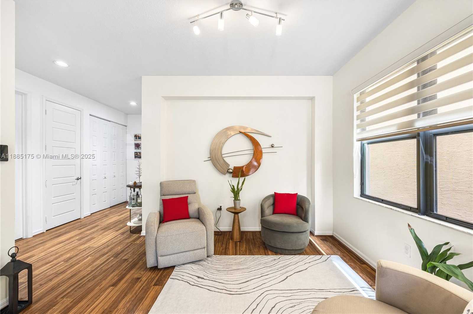 Small Image of 639 NORTH EAST 193RD ST, Miami Number 4
