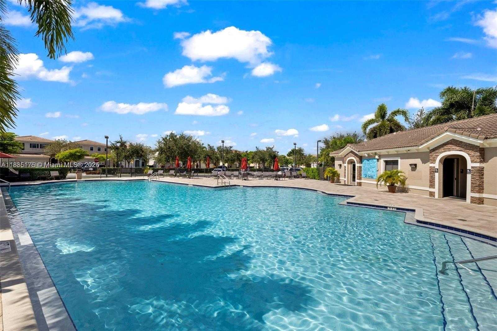 Small Image of 639 NORTH EAST 193RD ST, Miami Number 44