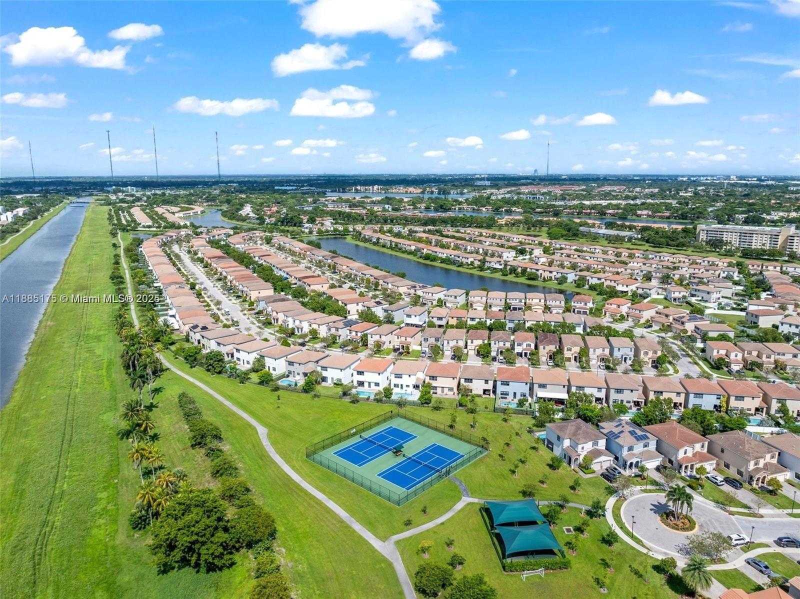 Small Image of 639 NORTH EAST 193RD ST, Miami Number 48