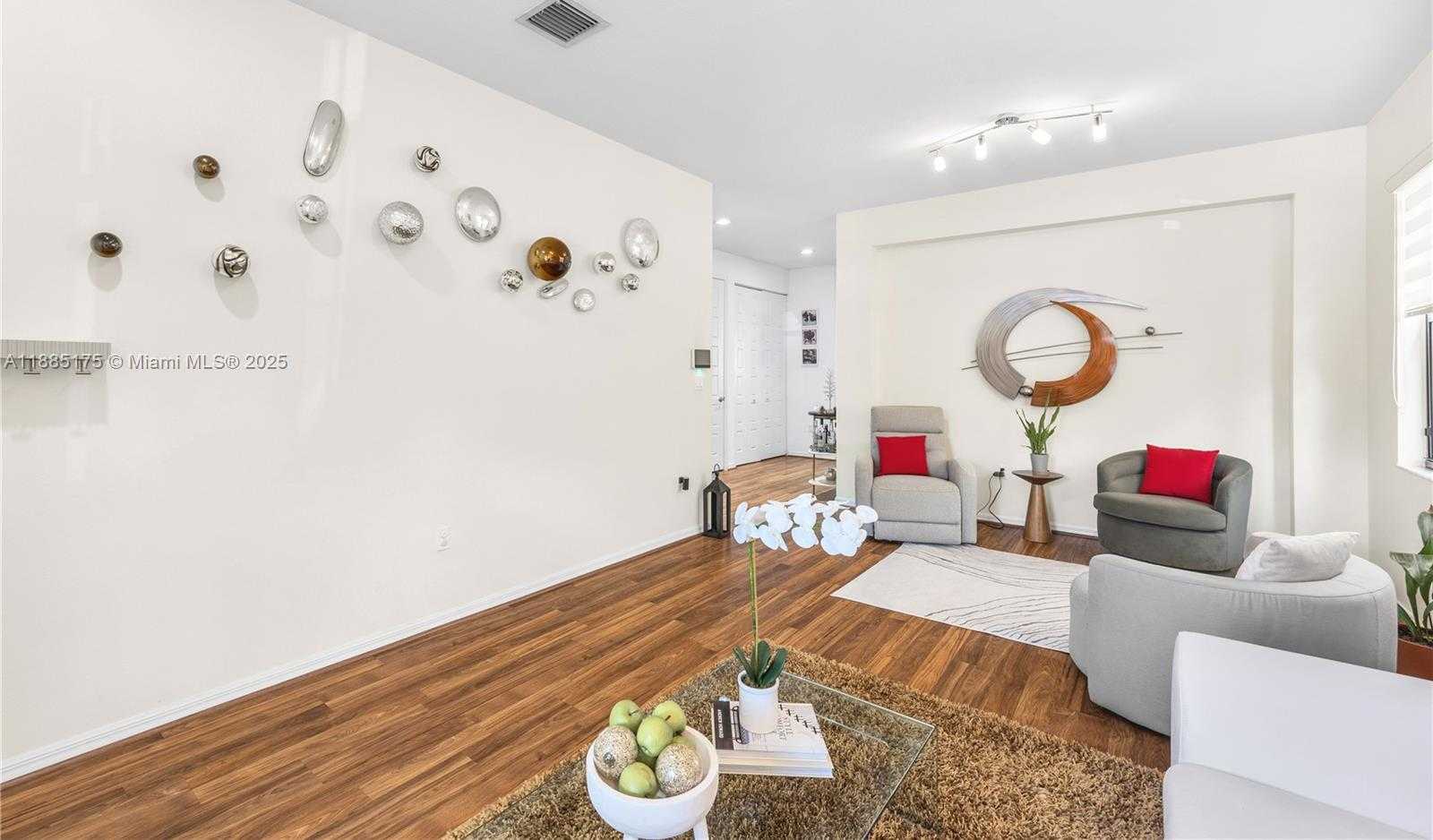 Small Image of 639 NORTH EAST 193RD ST, Miami Number 5