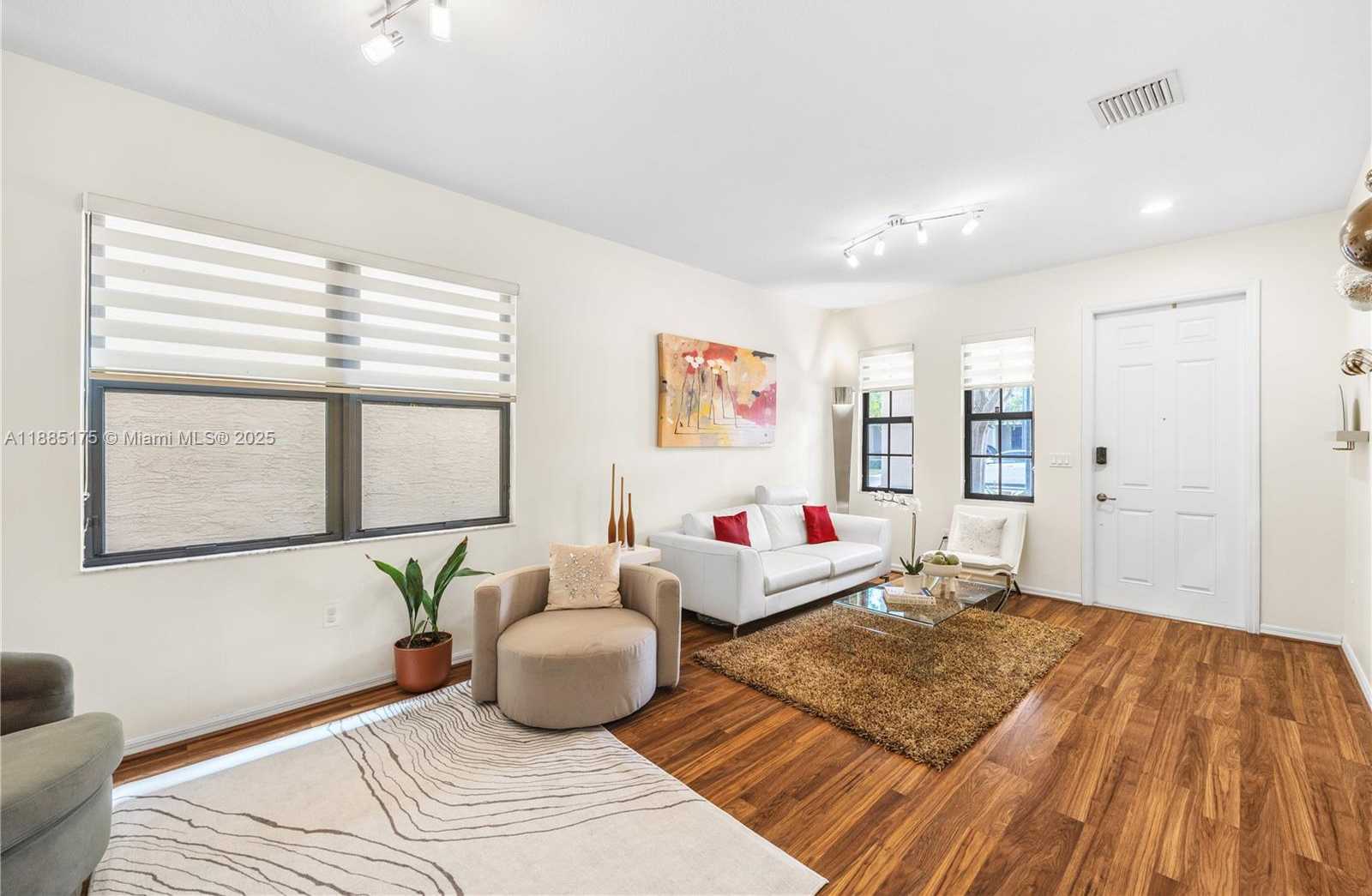 Small Image of 639 NORTH EAST 193RD ST, Miami Number 7