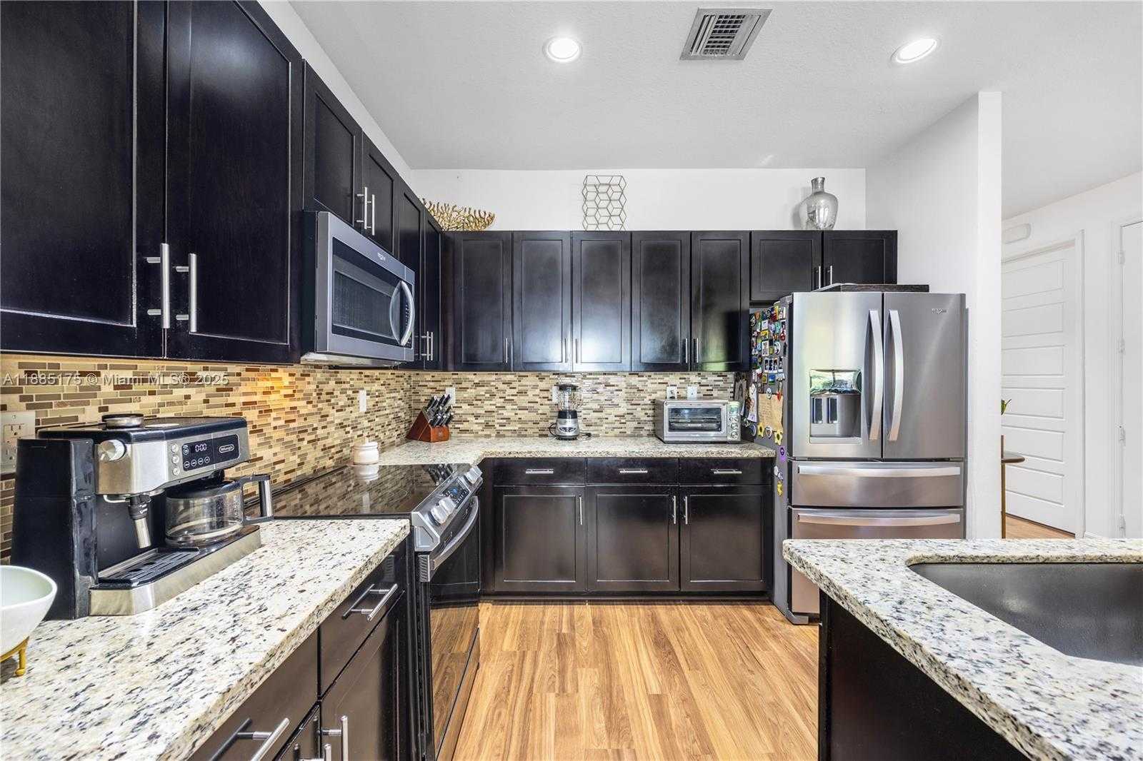 Small Image of 639 NORTH EAST 193RD ST, Miami Number 8