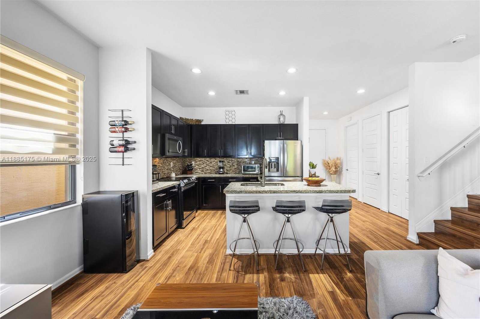 Small Image of 639 NORTH EAST 193RD ST, Miami Number 9