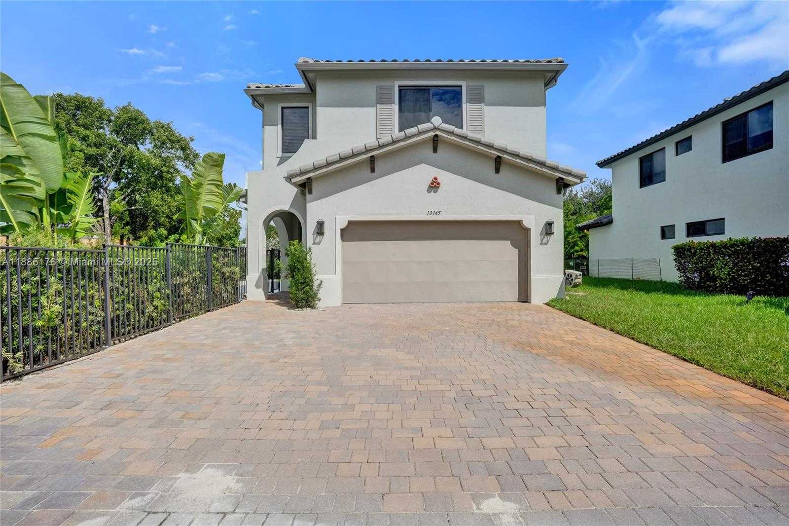Small Image of 13145 ADDILYN CT, Davie Number 2