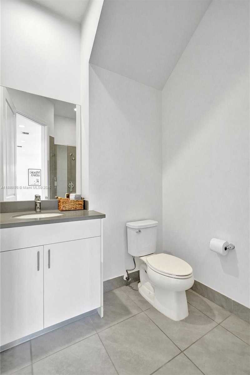 Small Image of 13145 ADDILYN CT, Davie Number 21