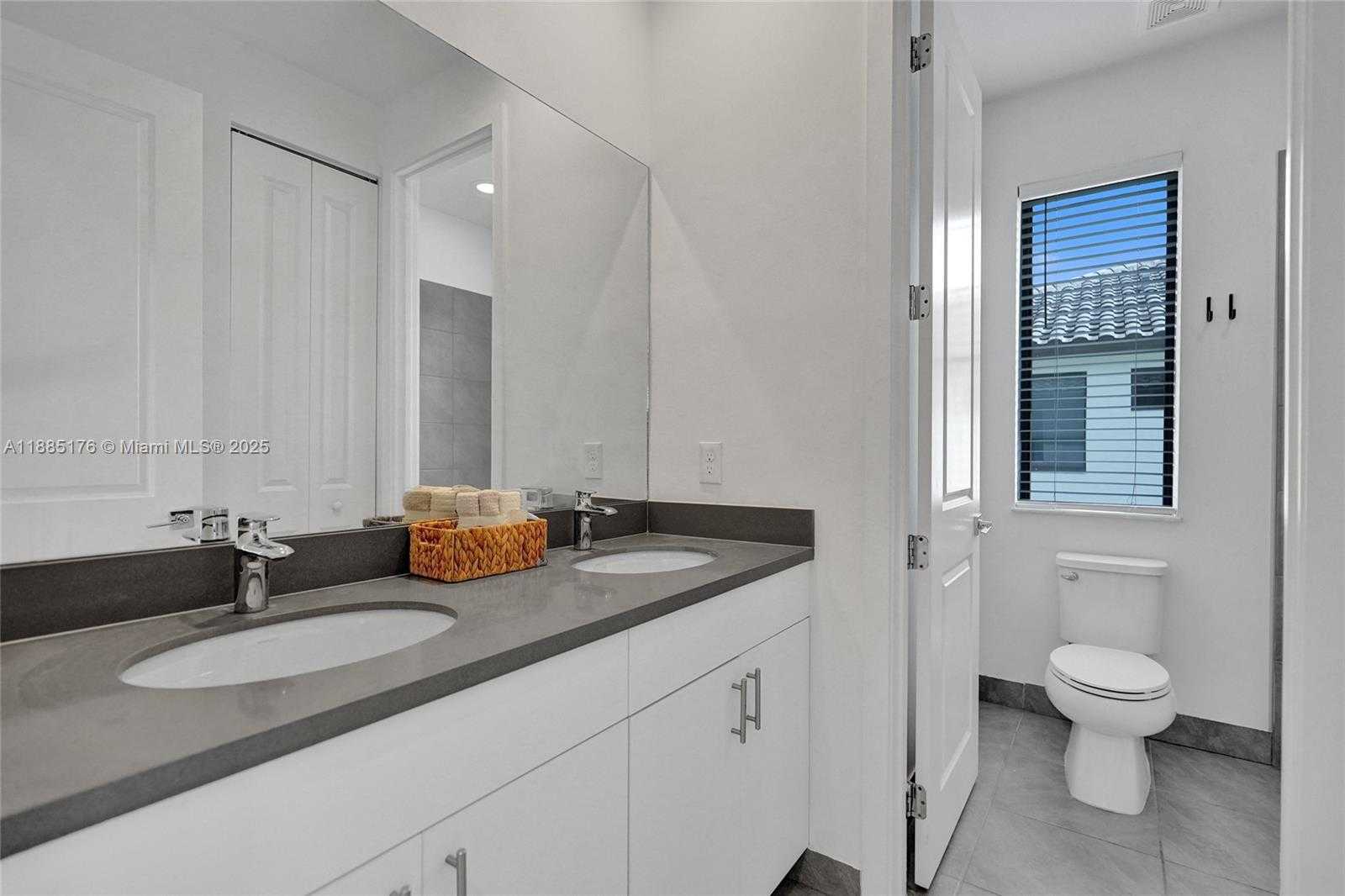 Small Image of 13145 ADDILYN CT, Davie Number 35